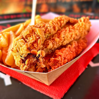 Ce-am mâncat în aventura din weekend: de la sarmale la pâine făcută cu suflet, bulz cu twist și un festin la Gerendás