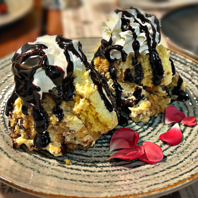 Ce-am mâncat în aventura din weekend: de la sarmale la pâine făcută cu suflet, bulz cu twist și un festin la Gerendás