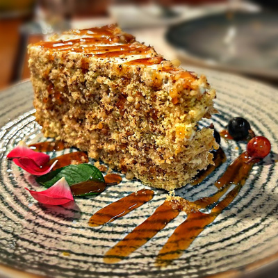 Ce-am mâncat în aventura din weekend: de la sarmale la pâine făcută cu suflet, bulz cu twist și un festin la Gerendás