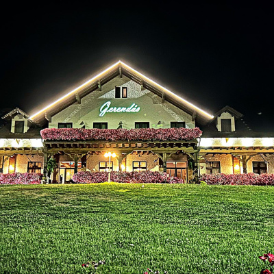 Ce-am mâncat în aventura din weekend: de la sarmale la pâine făcută cu suflet, bulz cu twist și un festin la Gerendás